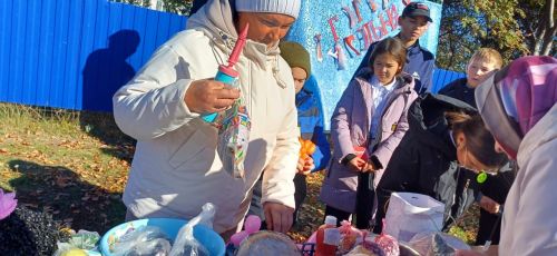 В Калтаковской СОШ прошла ярмарка в поддержку участников СВО