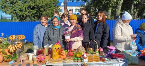 В Калтаковской СОШ прошла ярмарка в поддержку участников СВО