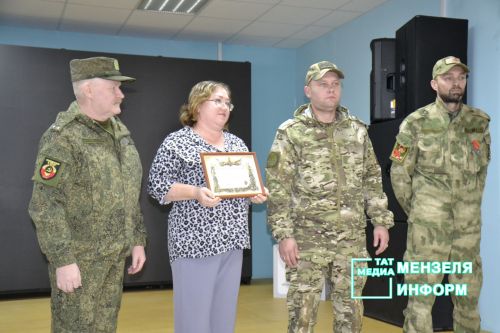 «Тепло ваших рук бесценно» : В Мензелинске чествовали волонтеров