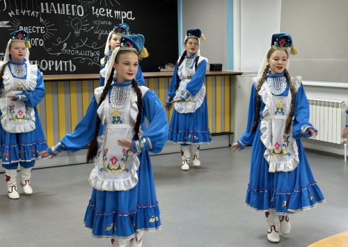 Осенний бал для неработающей молодежи: вечер тепла и дружбы