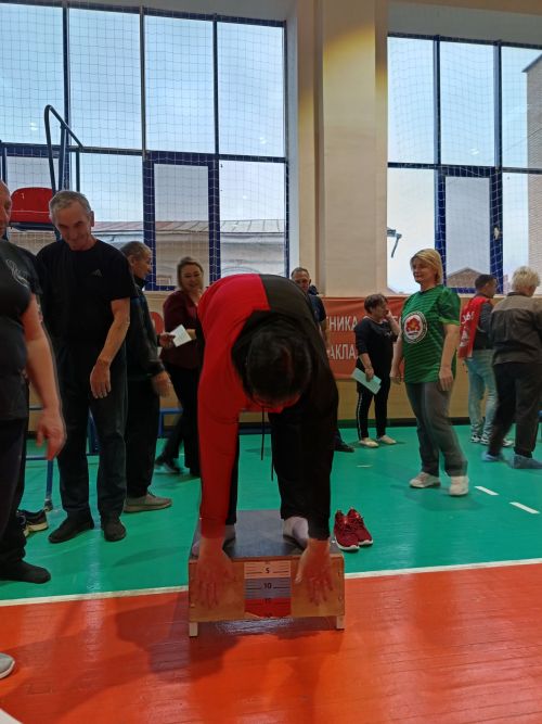 «Спорт — норма жизни»: мензелинцы старшего поколения сдали нормы ГТО