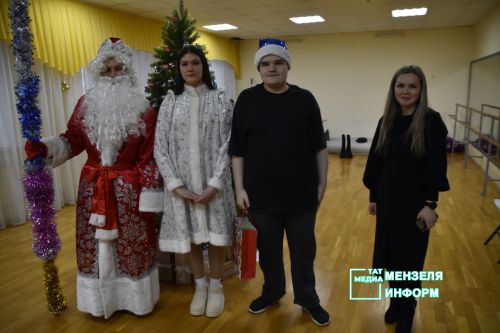 Руководители Мензелинского района стали добрыми волшебниками для молодых людей с инвалидностью