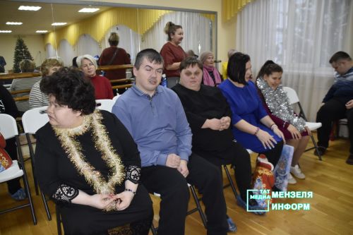 Руководители Мензелинского района стали добрыми волшебниками для молодых людей с инвалидностью