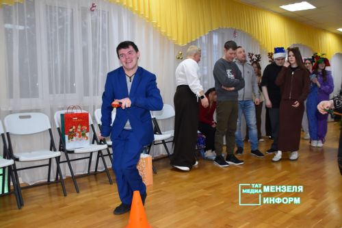 Руководители Мензелинского района стали добрыми волшебниками для молодых людей с инвалидностью
