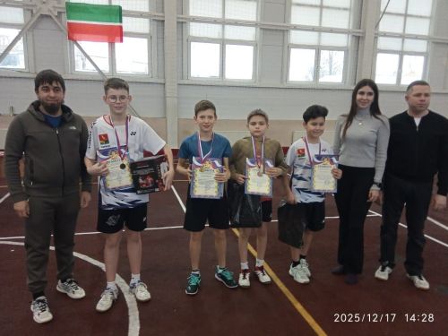 Все участники сборной Мензелинска стали призерами турнира по бадминтону в Сарманове