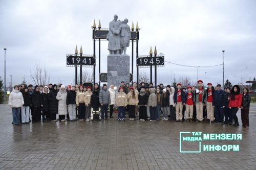 В Парке Победы Мензелинска почтили память Неизвестного солдата.