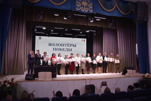 На заседании Совета Мензелинского района были вручены награды от руководства республики и района