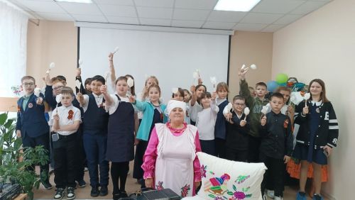 Татар Мөшегесе һәм Кадрәк мәдәният йорты хезмәткәрләре «Каз өмәсе» белән таныштырдылар