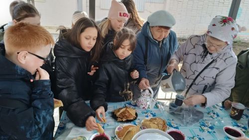 Татар Мөшегесе һәм Кадрәк мәдәният йорты хезмәткәрләре «Каз өмәсе» белән таныштырдылар