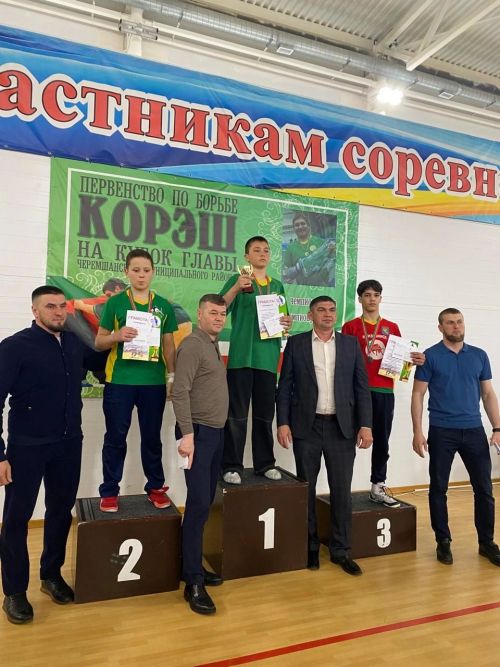 Зәйниев һәм Факаев көрәш буенча республика турнирында призлы урыннар алдылар