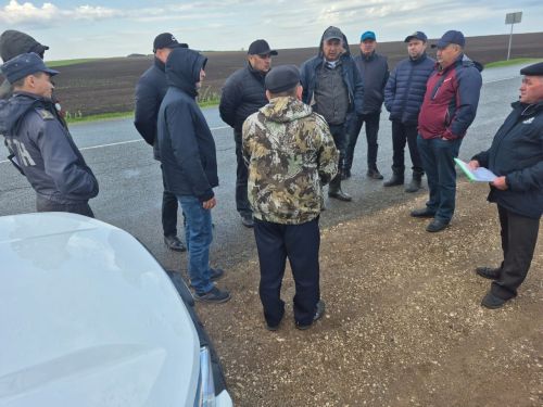 Айдар Салахов вместе с руководителями хозяйств, главами сельских поселений обсудил предстоящие задачи.