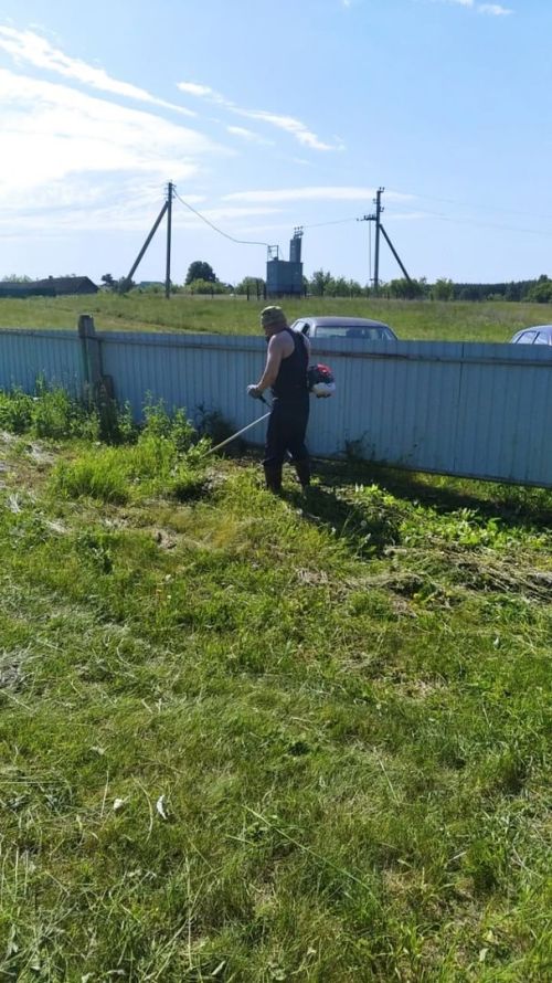 На кладбище деревни Топасево провели субботник