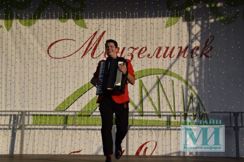 Мензелинск чествует свою молодёжь: праздник талантов, достижений и вдохновения