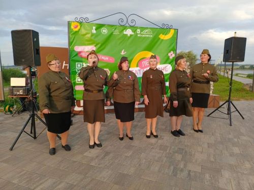 На Набережной Мензелинска звучали песни о любви к Родине