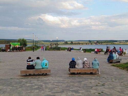 На Набережной Мензелинска звучали песни о любви к Родине