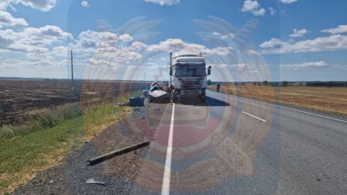 Два человека погибли в результате столкновения трех автомобилей