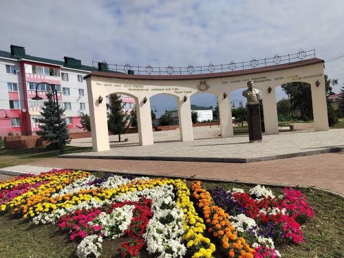 Мензелинск преображается: озеленение и малые архитектурные формы на улице Карла Маркса