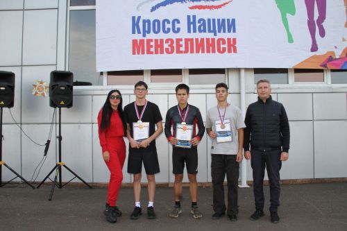 Балалар һәм үсмерләр йөгерүдә катнашты