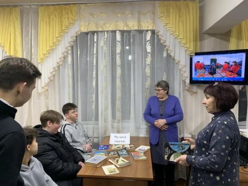 Хуҗәмәттә фәнгә багышланган китап күргәзмәсе булды