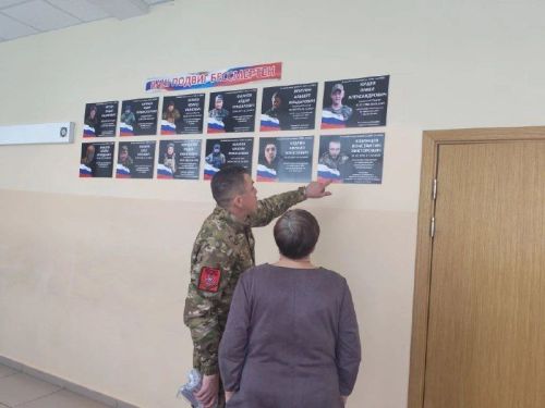 В Мензелинске открыли Год доблести: в гостях у школьников — герой-выпускник