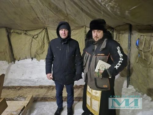 В Мензелинске сейчас не так много окунающихся в купель в праздник Крещения