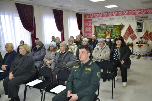 Сход в Юшадинском сельском поселении состоялся в новом клубе деревни Каран-Азиково