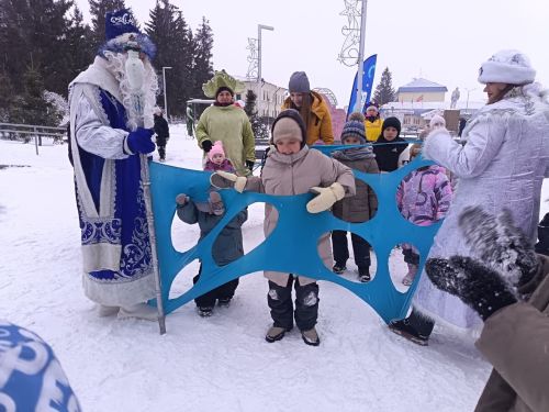 В Мензелинске в рамках проекта «Зима в Татарстане» прошла детская новогодняя программа
