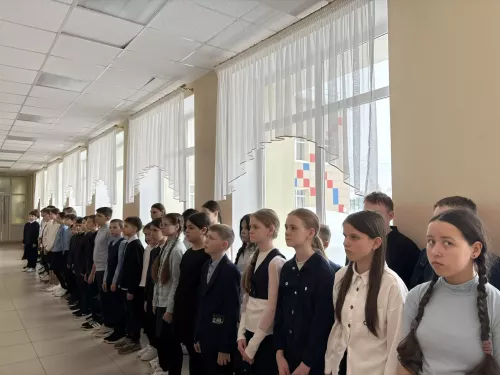 Встреча с героем: выпускник средней школы № 2 провел урок мужества