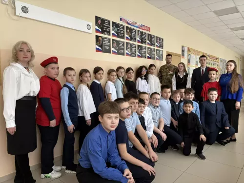 Встреча с героем: выпускник средней школы № 2 провел урок мужества