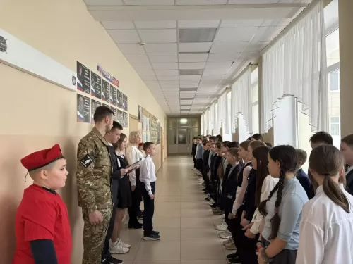 Встреча с героем: выпускник средней школы № 2 провел урок мужества
