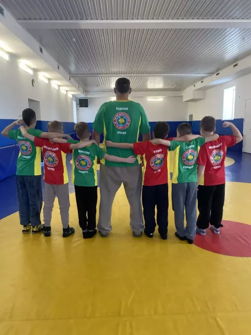 В Мензелинске родители юных борцов сделали своим детям подарок ко Дню защитника Отечества