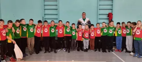 В Мензелинске родители юных борцов сделали своим детям подарок ко Дню защитника Отечества
