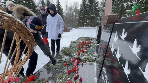 В Мензелинске прошло возложение цветов в честь Дня защитника Отечества