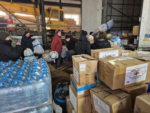 Две фуры увезли гуманитарный груз из Мензелинска