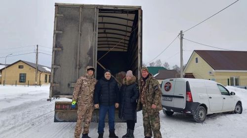 Две фуры увезли гуманитарный груз из Мензелинска