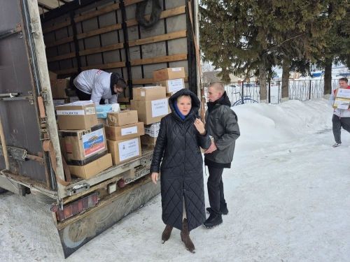 Две фуры увезли гуманитарный груз из Мензелинска