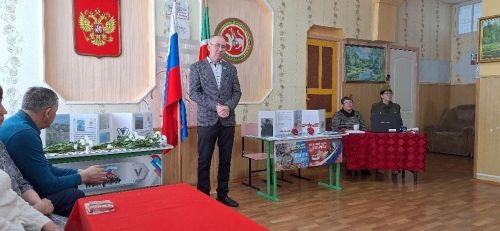 Минзәлә районының Кадрәк мәктәбендә герой парталары ачылды
