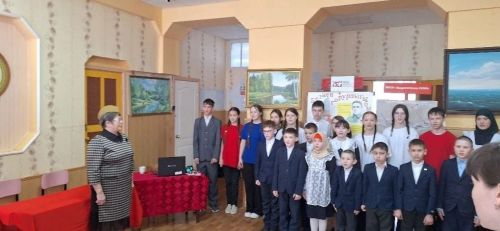 Минзәлә районының Кадрәк мәктәбендә герой парталары ачылды
