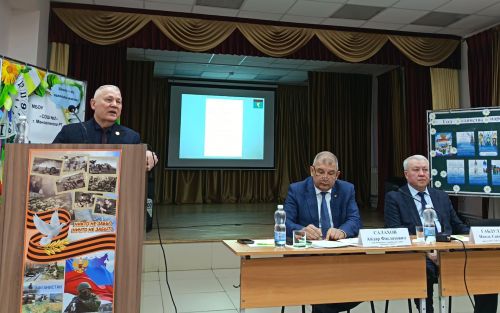 В актовом зале средней школы № 2 города Мензелинска прошёл сход граждан