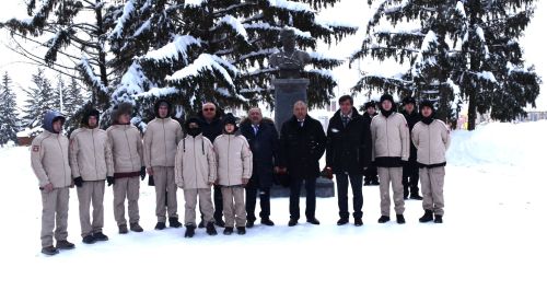 Заместитель Председателя Госсовета РТ возложил цветы к памятнику Мусе Джалилю в Мензелинске