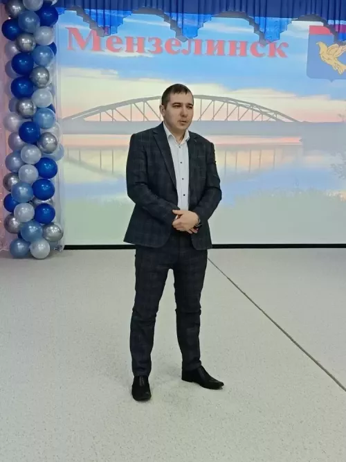 В Мензелинске 8 педагогов из четырех районов РТ борются за звание «Воспитатель года — 2026»