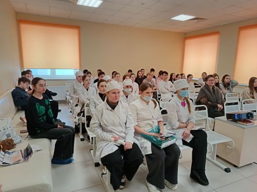 Фестиваль «Ангелы в белых халатах» открыл двери в мир медицины для молодежи Мензелинска