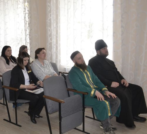На совещании рабочей группы по вопросам межнациональных и межконфессиональных отношений в Мензелинске вручили благодарственные письма