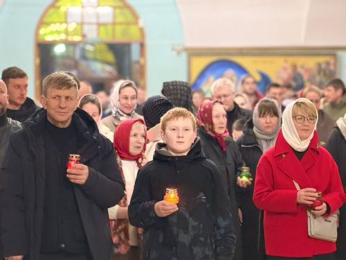 Пасхальная ночь в Мензелинске: сотни верующих встретили Светлое Христово Воскресение