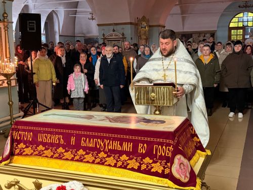 Пасхальная ночь в Мензелинске: сотни верующих встретили Светлое Христово Воскресение