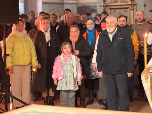 Пасхальная ночь в Мензелинске: сотни верующих встретили Светлое Христово Воскресение