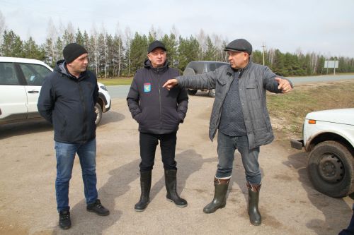 Глава района Айдар Салахов ознакомился с работами в хозяйствах