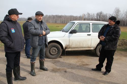 Глава района Айдар Салахов ознакомился с работами в хозяйствах
