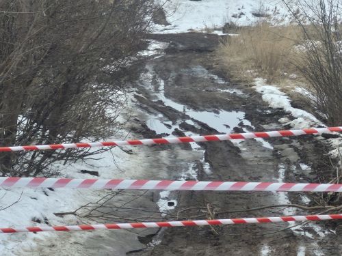 Весенние воды размыли дорогу на улице Социалистической: проезд восстановят щебнем