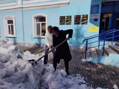 Чистота начинается с себя: Мензелинск встретил весну общегородским субботником